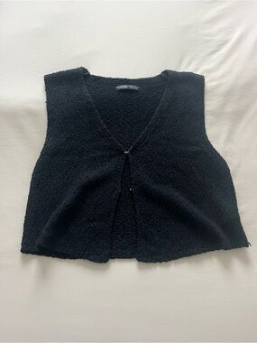 Black Knitted Cropped Vest with Hook Closure